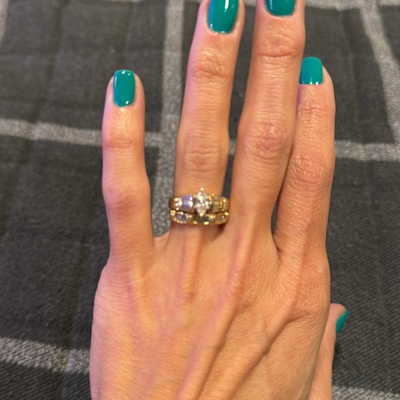 Gold and diamond engagement ring and wedding band - Picture 4 of 5